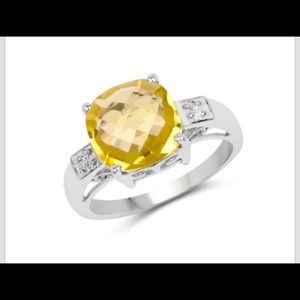 ‏Ravishing Ladies Sterling Silver Topaz and Quartz Size 8 Designer Ring